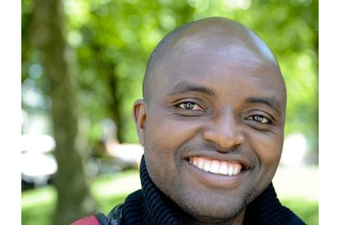 Japeth (34), 6. Semester WiWi: Ich bin Vater einer Tochter. Ich habe sie hier an der Uni im Kindergarten. Das ist super. Wäre die Uni nicht so familienfreundlich, hätte ich nicht noch studieren können. In Kamerun habe ich früher in einer Bank gearbeitet.