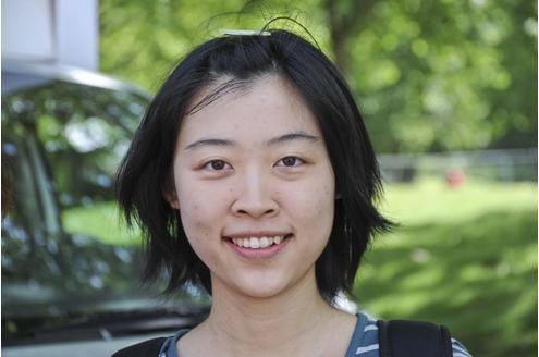 Mneg (22), studiert Germanistik in Peking: Ich bin seit Herbst 2010 hier als Austausch-Studentin. Mir gefällt die Uni gut. Die meisten Kommilitonen sind nett. Also, fast alle. Am besten finde ich die Mensa, das Essen ist spitze.