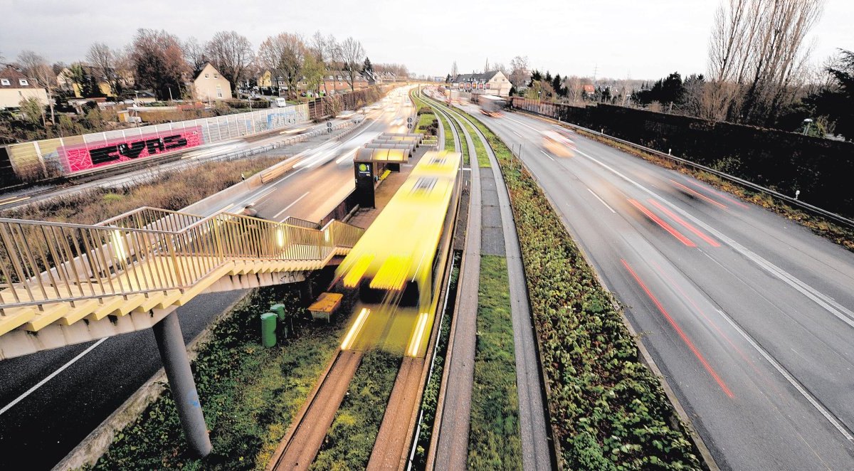 Autobahnbrücke.jpg