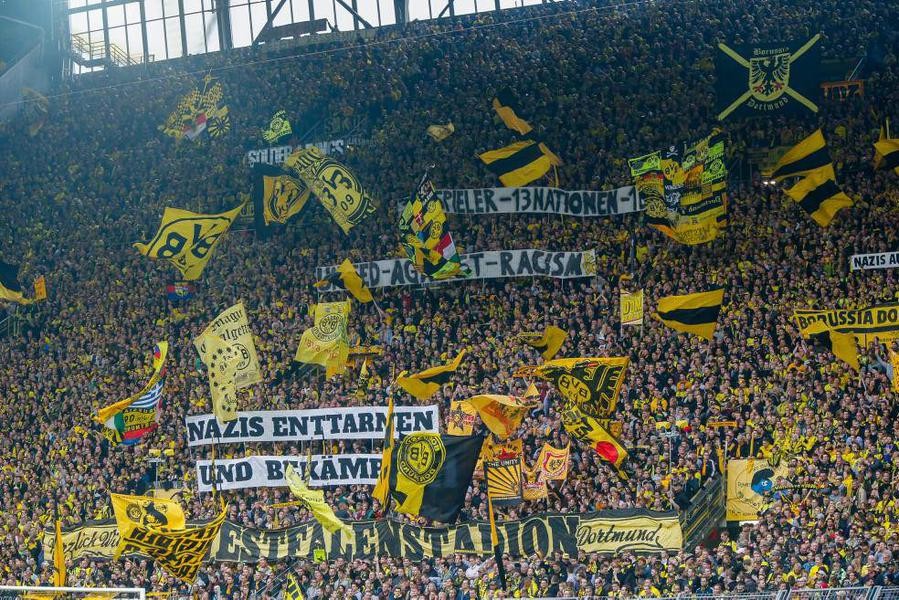 Kein Platz für Rassisten: die Südtribüne des Signal Iduna Parks. Jetzt hat der BVB dem Fanclub "Borsig Borussen" wegen der Teilnahme an einer Neonazi-Demo die Lizenz entzogen.