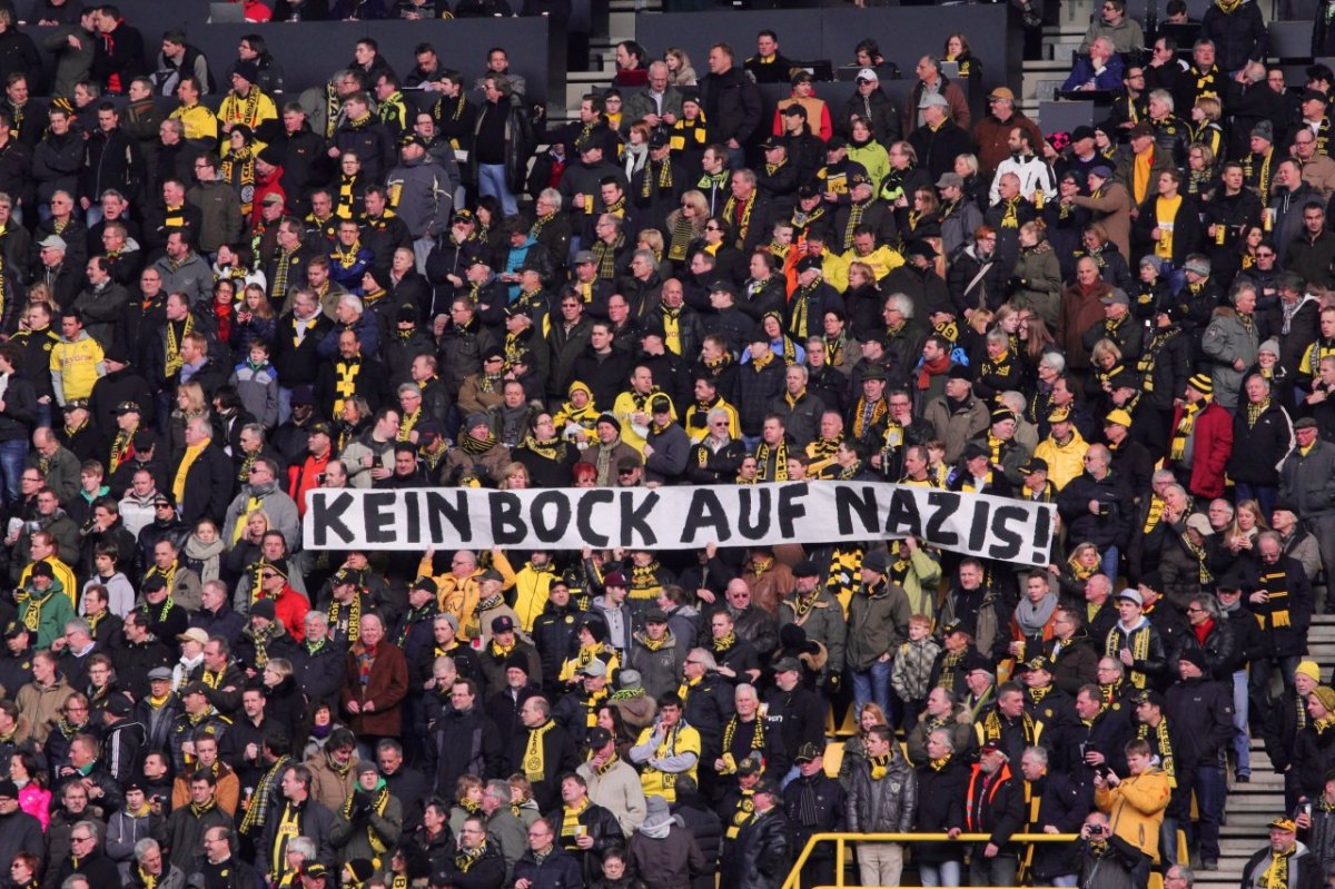 Borussia-Dortmund-bvb-nazis.jpg