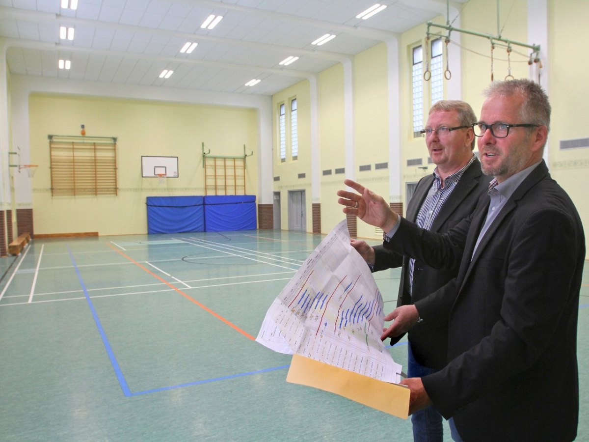 Deckensanierung in der Turnhalle.jpg