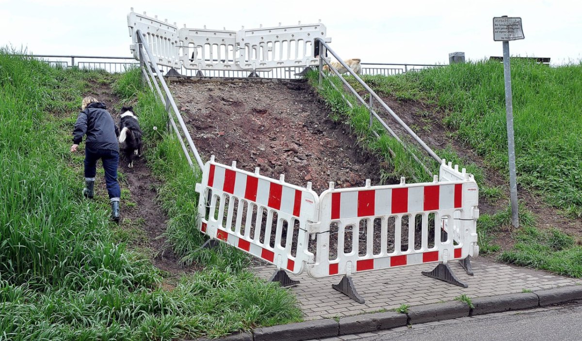 Hochwasser Deich Oberhausen.jpg