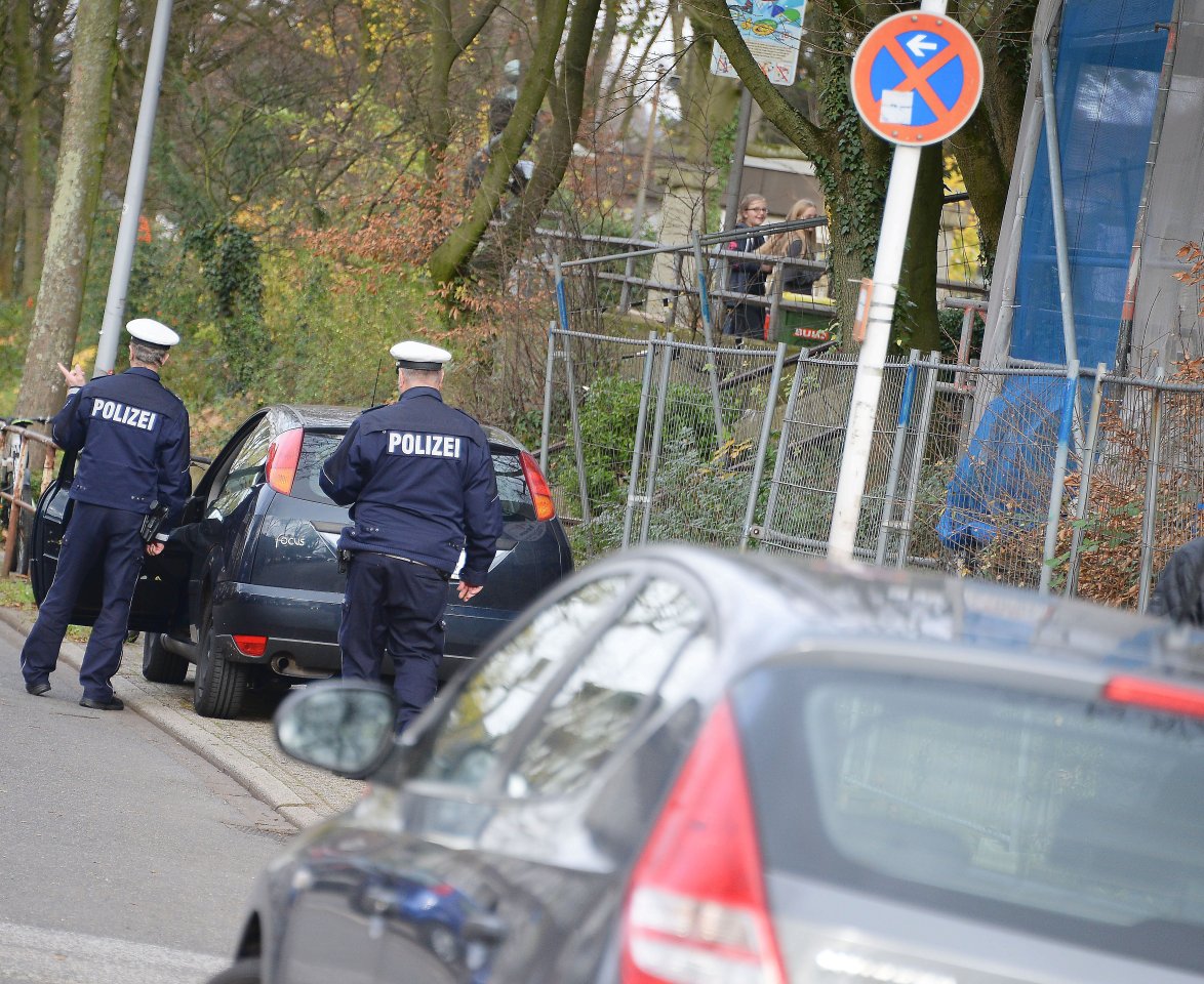 Otto-Pankok-Schule Mülheim Parkverbot.jpg