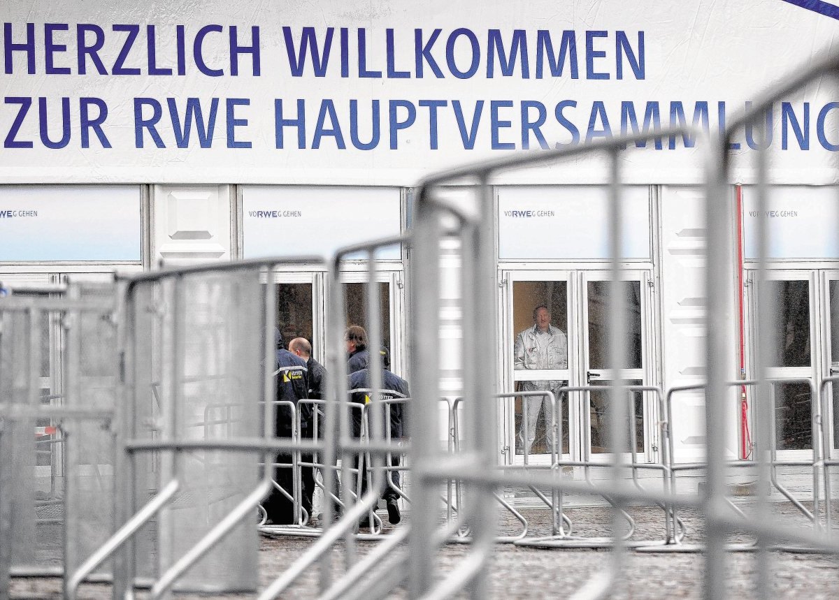 RWE Vorbereitungen zur Hauptversammlung 2012.jpg