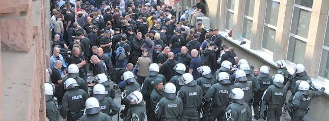 Rottmann Foto Die Polizei kesselte--656x240.jpg