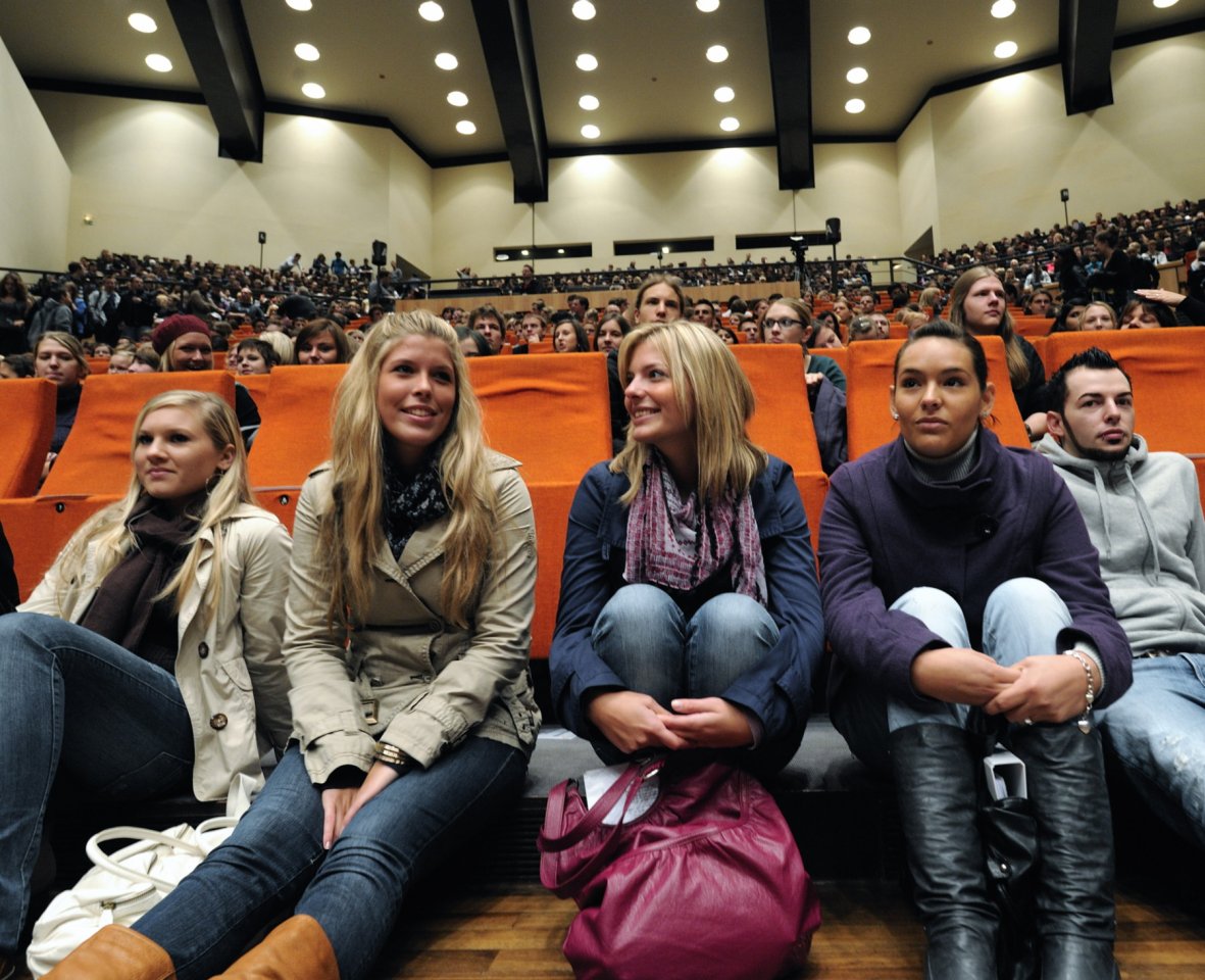 Ruhr Universität Bochum Uni Duisburg-Essen.jpg