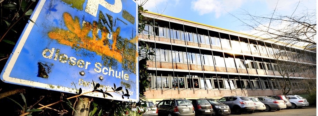 Schule Lehrer Parkplatz Duisburg Parkgebühr.jpg