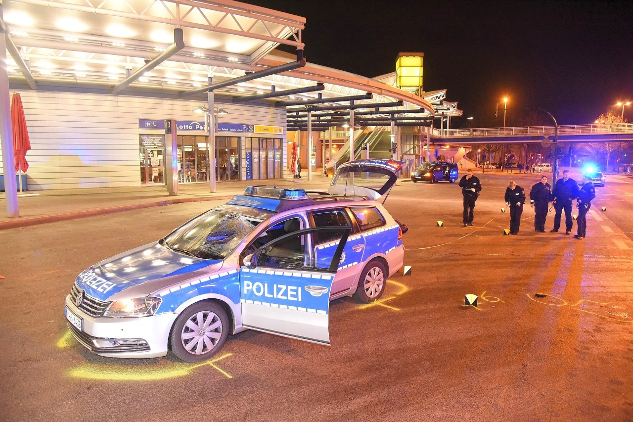 Am Neujahrsmorgen haben Sachverständige und Ermittler der Direktion Verkehr an der Rekonstruktion des Unfallgeschehens gearbeitet. Am späten Mittag des 1. Januar 2016 hat die Polizei Essen mitgeteilt, dass das Düsseldorfer Präsidium die Ermittlungen "vorsorglich aus Neutralitätsgründen" übernimmt. 