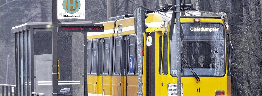 Zwei Haltestellen der Strassenbahnlinie 102--656x240.jpg