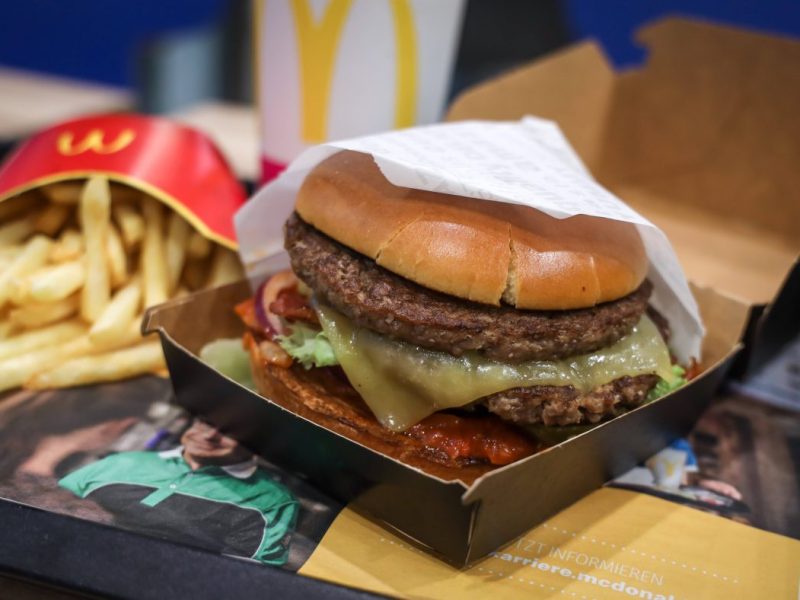 McDonald's Burger und Pommes