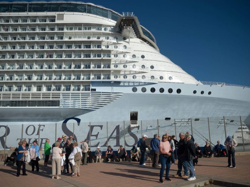 Kreuzfahrtschiff Wonder of the Seas im Hafen von Madrid, Spanien
