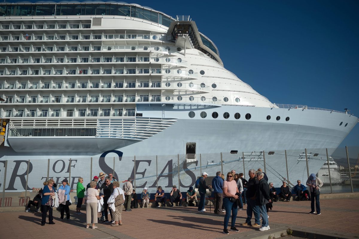 Kreuzfahrtschiff Wonder of the Seas im Hafen von Madrid, Spanien