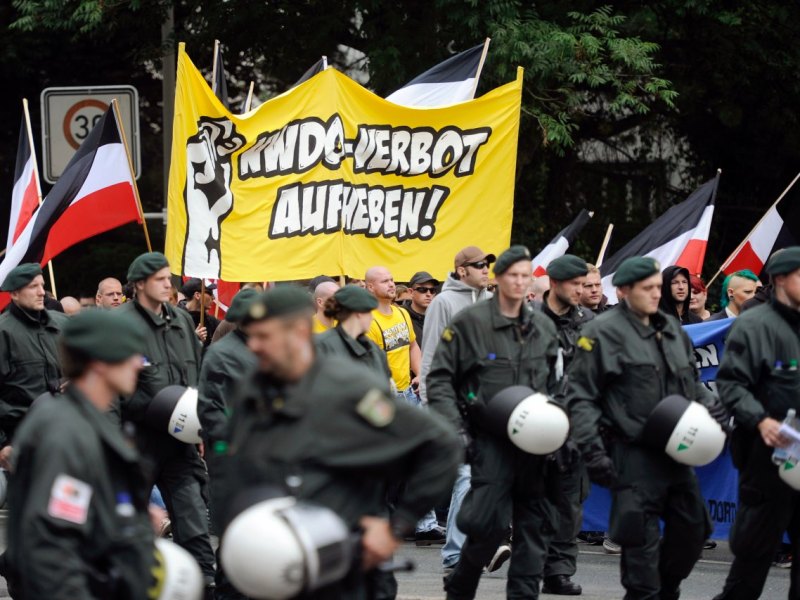 neonazis_DO_2.jpg