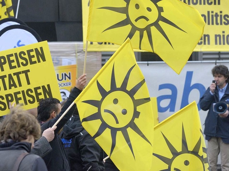 ...von über 50 Solarunternehmen protestieren heute in Berlin und in...