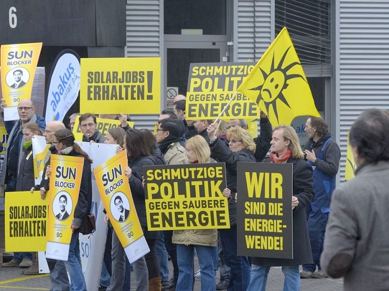 ....zahlreichen anderen Städten gegen Regierungspläne, die Solarstromförderung...