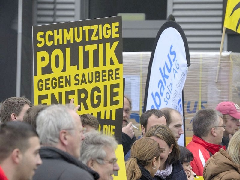 ....abzeichnete, dass es kurzfristig erneut zu drastischen Einschnitten bei der Solarstromförderung kommen soll.