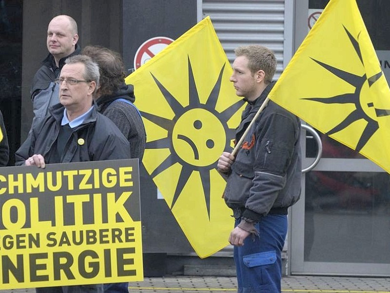 ...dass die Politik die Solarenergie zu schnell ausbaut. 60 Prozent meinen sogar, die Politik tue zu wenig für den Ausbau der Photovoltaik.
