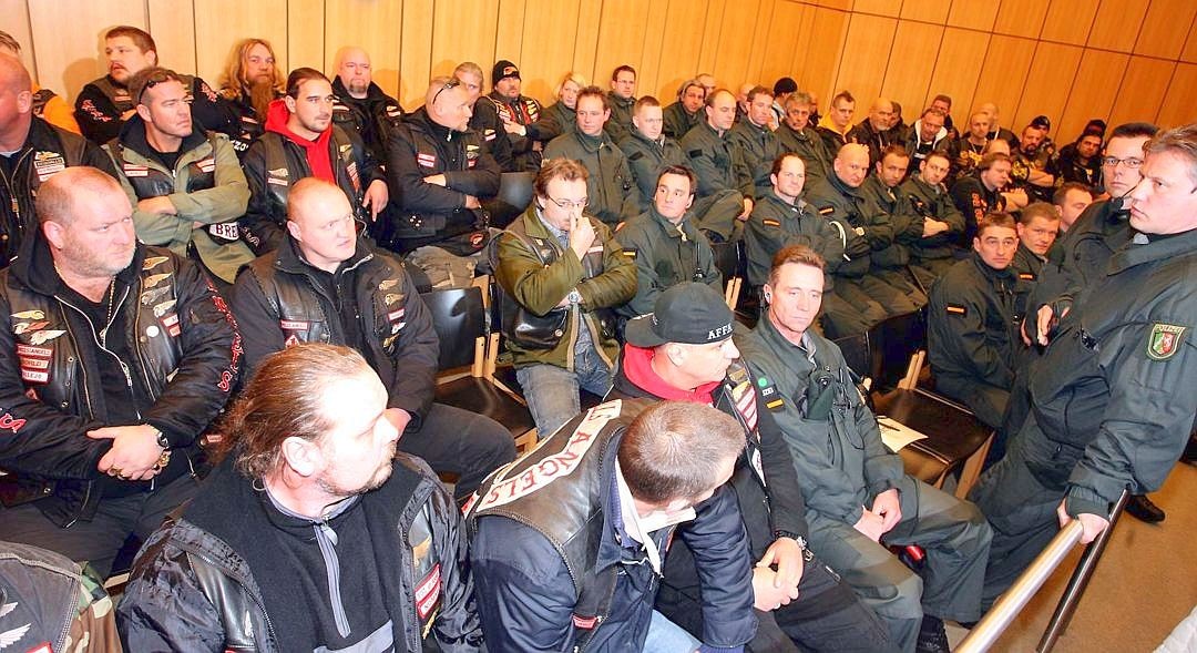 ... Auseinandersetzungen zwischen den verfeindeten Motorradclubs verletzt. Das nächste Todesopfer in Nordrhein-Westfalen fordert der Rockerkrieg ...