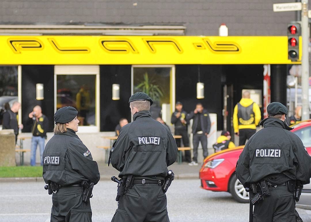 6. Oktober 2012: Der Motorradclub Satudarah MC eröffnet im Duisburger Rotlichtviertel die Kneipe Plan B unweit des Bandidos-Places The Fat Mexikan. Die Stadt verlängert die vorläufige Konzession im Winter nicht.