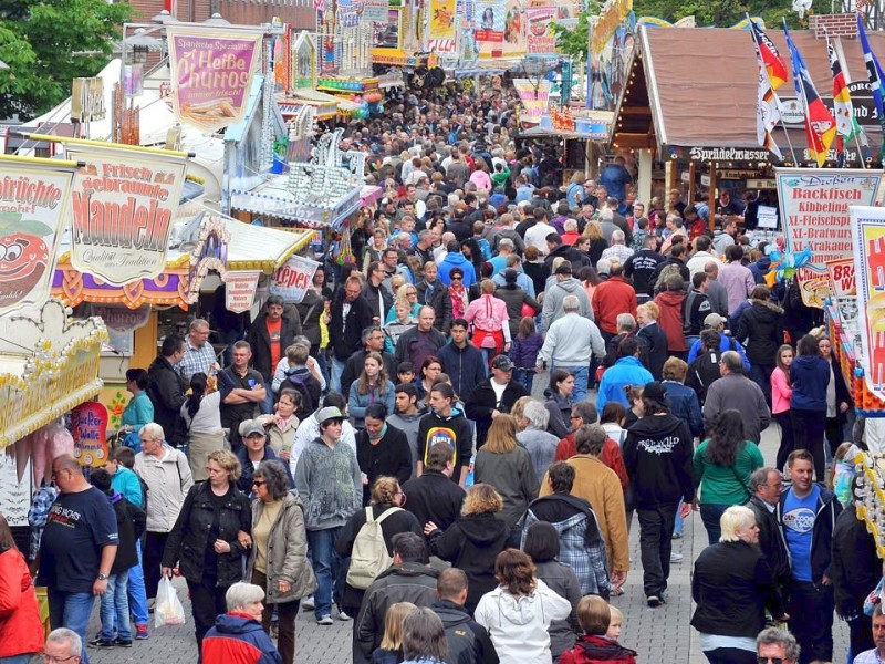 Sterkrader Fronleichnamskirmes in OberhausenFoto: Gerd Wallhorn/WAZ FotoPool