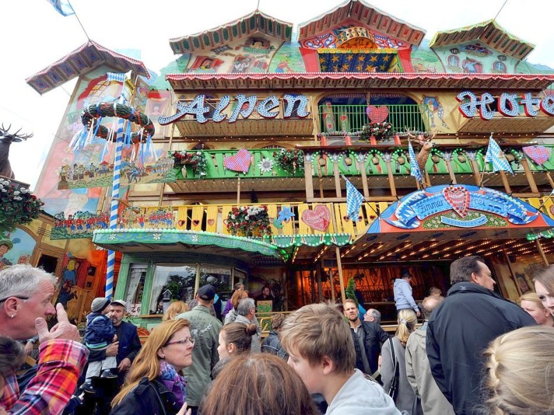 Sterkrader Fronleichnamskirmes in OberhausenFoto: Gerd Wallhorn/WAZ FotoPool