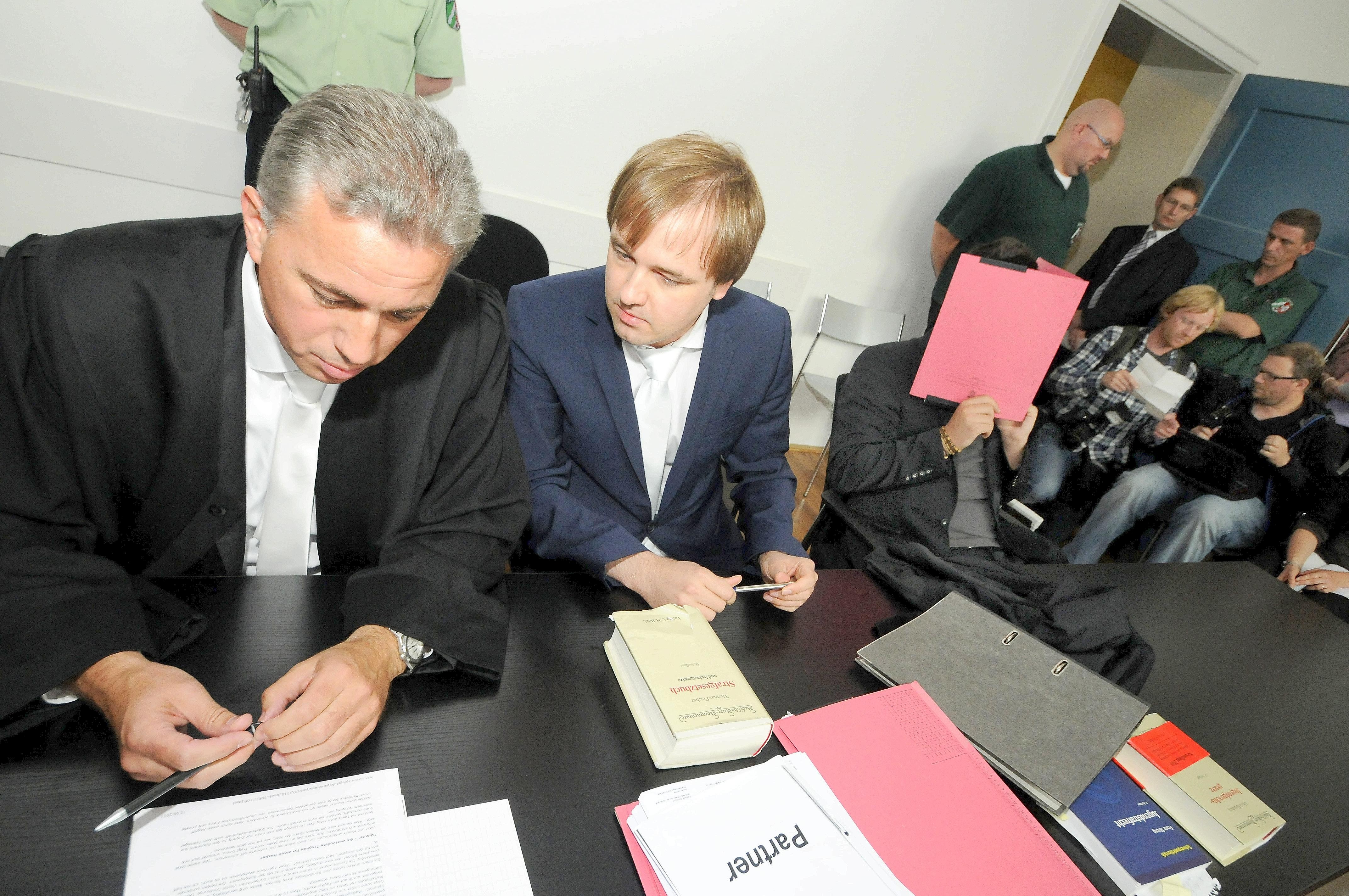 Prozessauftakt am Amtsgericht Duisburg gegen zwei 18 und 23-jährige Hacker. Foto: Stephan Eickershoff / WAZ FotoPool