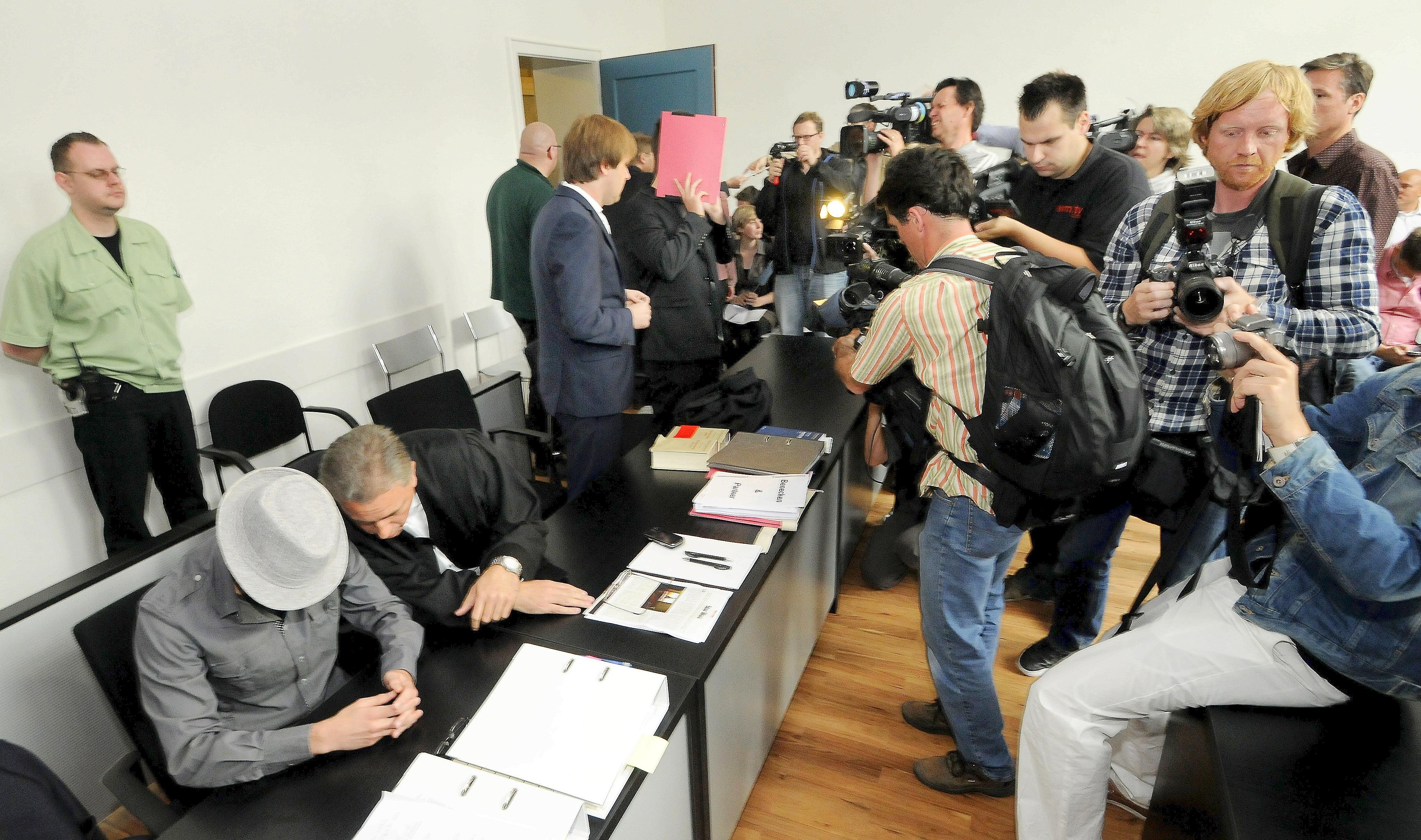 Prozessauftakt am Amtsgericht Duisburg gegen zwei 18 und 23-jährige Hacker. Foto: Stephan Eickershoff / WAZ FotoPool