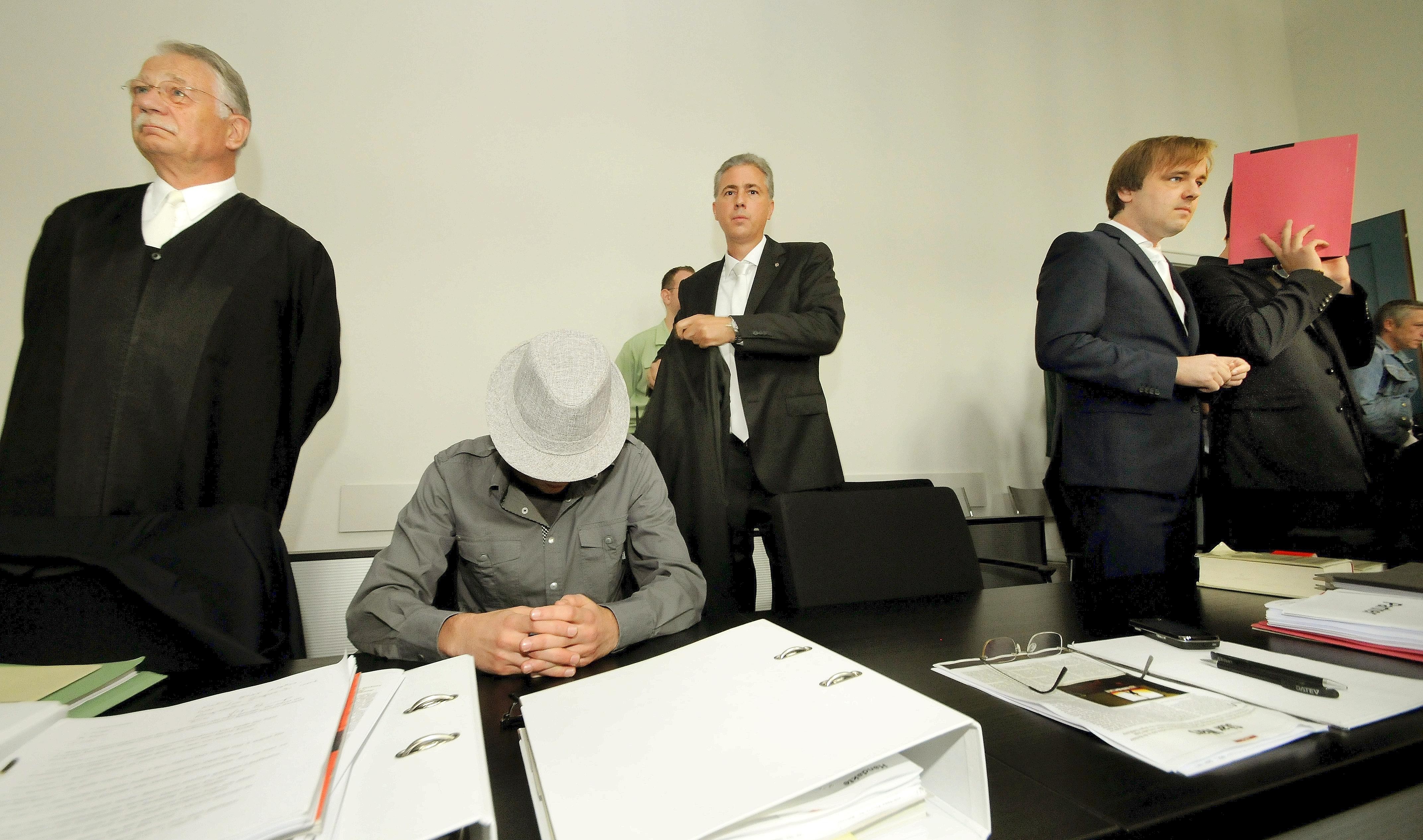 Prozessauftakt am Amtsgericht Duisburg gegen zwei 18 und 23-jährige Hacker. Foto: Stephan Eickershoff / WAZ FotoPool