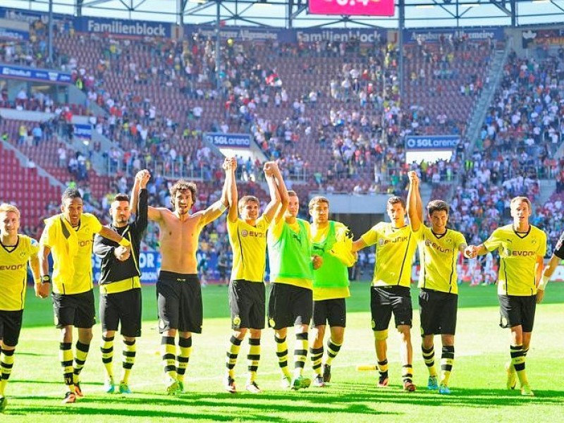 Der BVB setzte sich beim FC Augsburg mit 4:0 durch. Pierre-Emerick Aubameyang erzielte drei Tore. Außerdem verwandelte Robert Lewandowski einen Foulelfmeter.