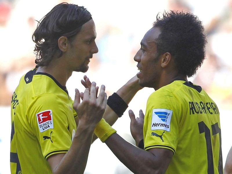 Der BVB setzte sich beim FC Augsburg mit 4:0 durch. Pierre-Emerick Aubameyang erzielte drei Tore. Außerdem verwandelte Robert Lewandowski einen Foulelfmeter.