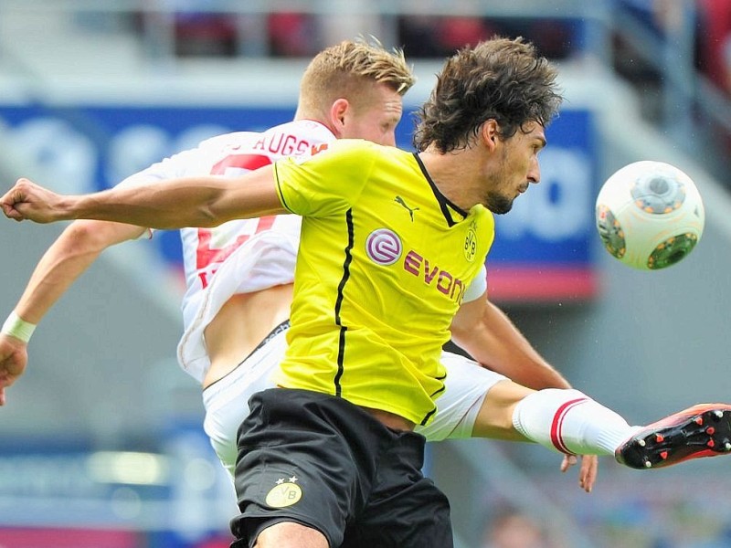 Der BVB setzte sich beim FC Augsburg mit 4:0 durch. Pierre-Emerick Aubameyang erzielte drei Tore. Außerdem verwandelte Robert Lewandowski einen Foulelfmeter.