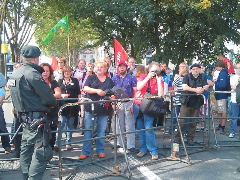 Zahlreiche Duisburger Bürger bezogen gegen die Demo der Rechtspopulisten Stellung.