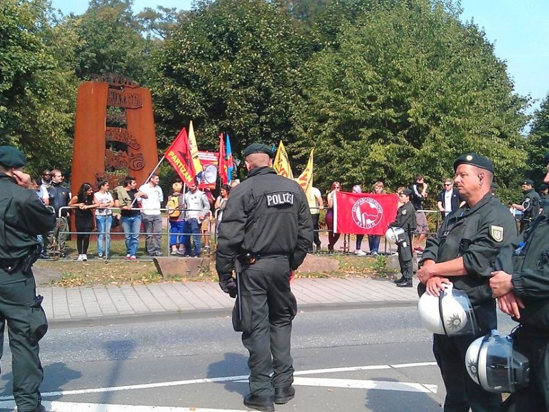 Zahlreiche Duisburger Bürger bezogen gegen die Demo der Rechtspopulisten Stellung.