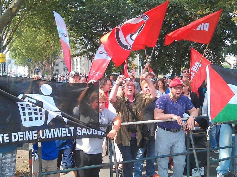 Zahlreiche Duisburger Bürger bezogen gegen die Demo der Rechtspopulisten Stellung.