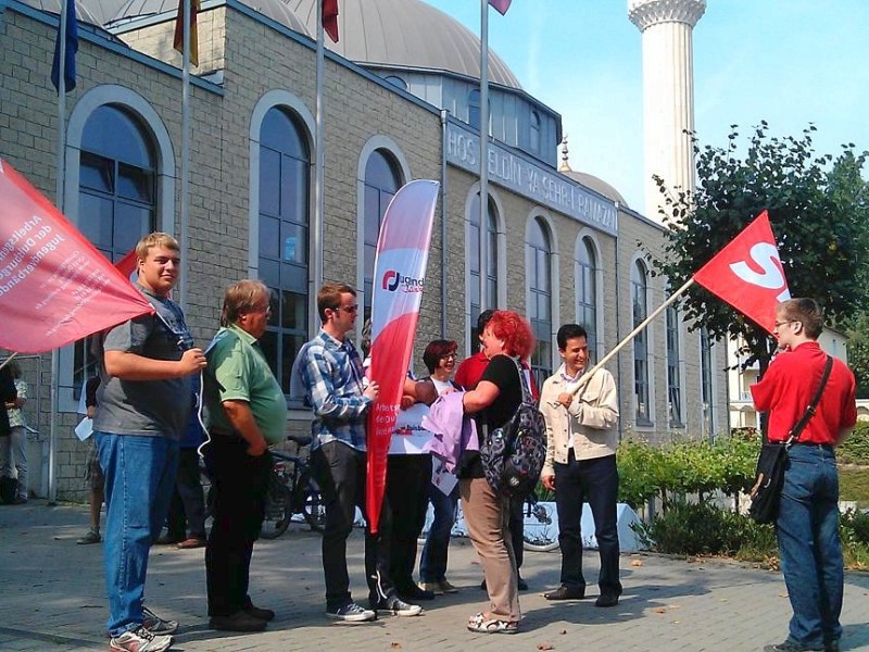 Zahlreiche Duisburger Bürger bezogen gegen die Demo der Rechtspopulisten Stellung.