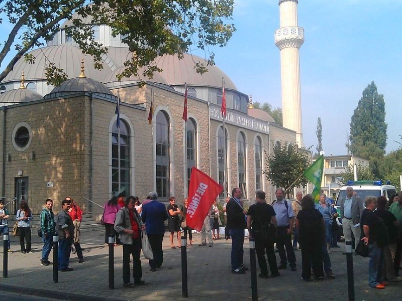 Zahlreiche Duisburger Bürger bezogen gegen die Demo der Rechtspopulisten Stellung.