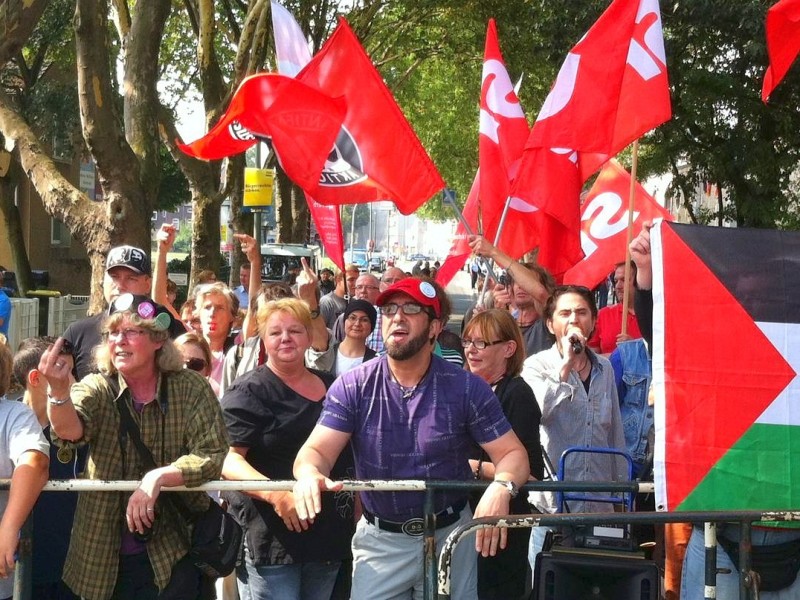 Zahlreiche Duisburger Bürger bezogen gegen die Demo der Rechtspopulisten Stellung.