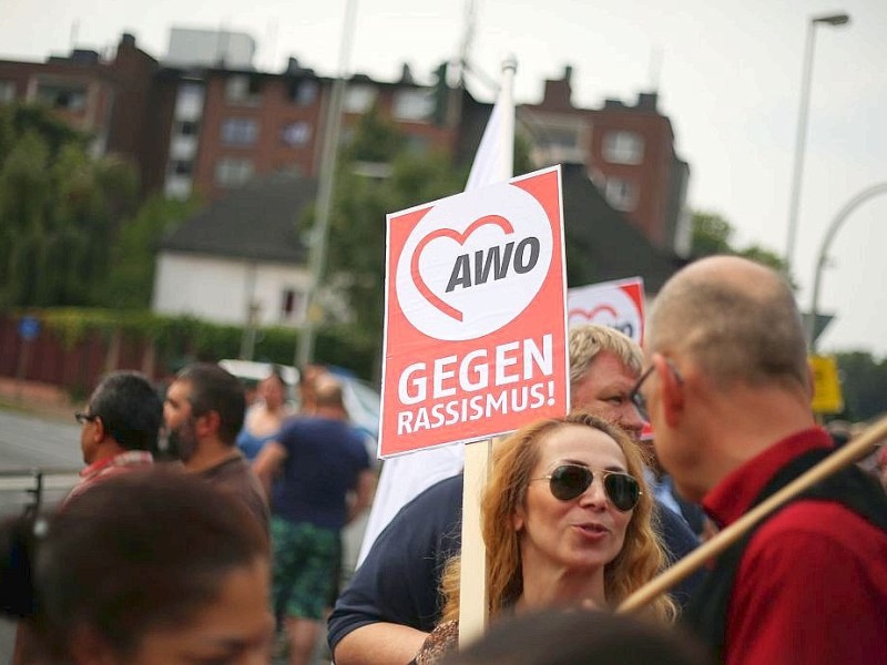 Zahlreiche Duisburger Bürger bezogen gegen die Demo der Rechtspopulisten Stellung.