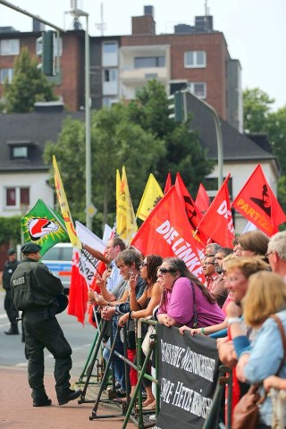 Zahlreiche Duisburger Bürger bezogen gegen die Demo der Rechtspopulisten Stellung.