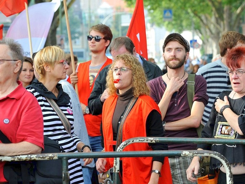 Zahlreiche Duisburger Bürger bezogen gegen die Demo der Rechtspopulisten Stellung.