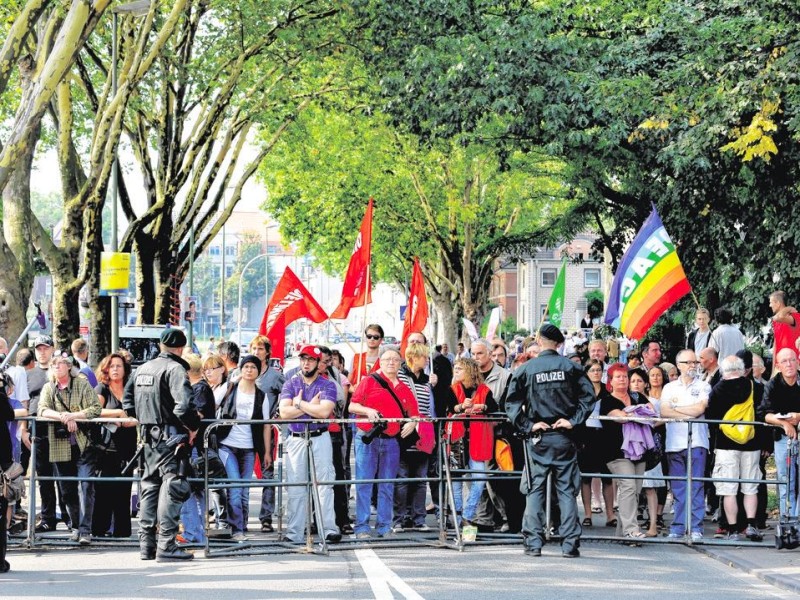 Zahlreiche Duisburger Bürger bezogen gegen die Demo der Rechtspopulisten Stellung.