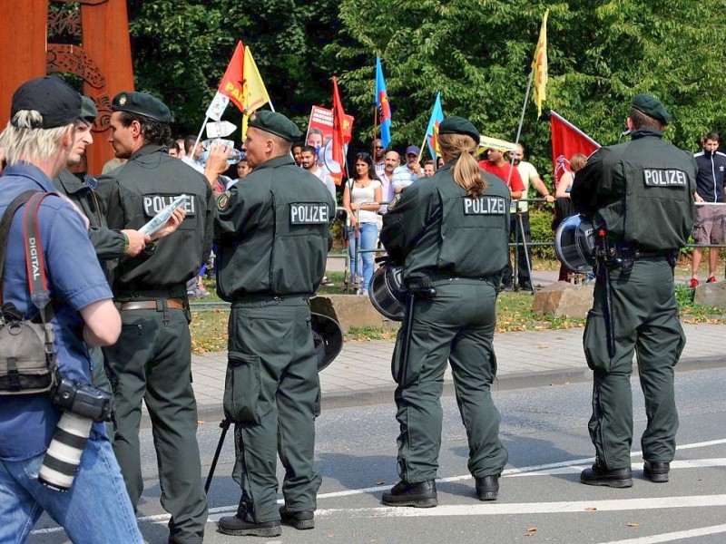 Zahlreiche Duisburger Bürger bezogen gegen die Demo der Rechtspopulisten Stellung.