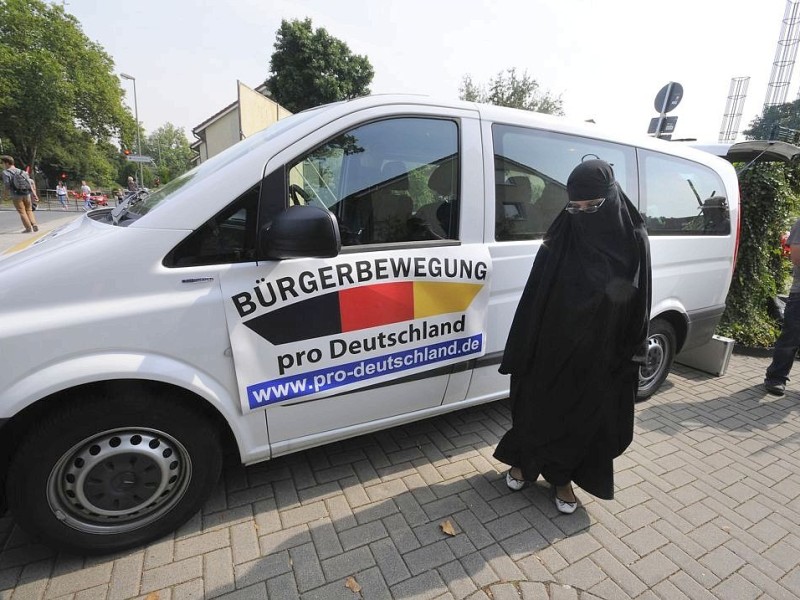 Zahlreiche Duisburger Bürger bezogen gegen die Demo der Rechtspopulisten Stellung.