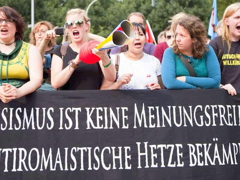Zahlreiche Duisburger Bürger bezogen gegen die Demo der Rechtspopulisten Stellung.
