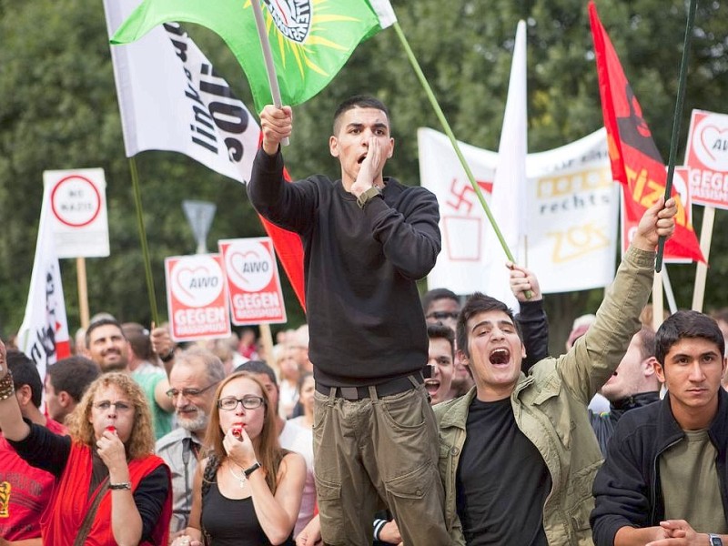 Zahlreiche Duisburger Bürger bezogen gegen die Demo der Rechtspopulisten Stellung.