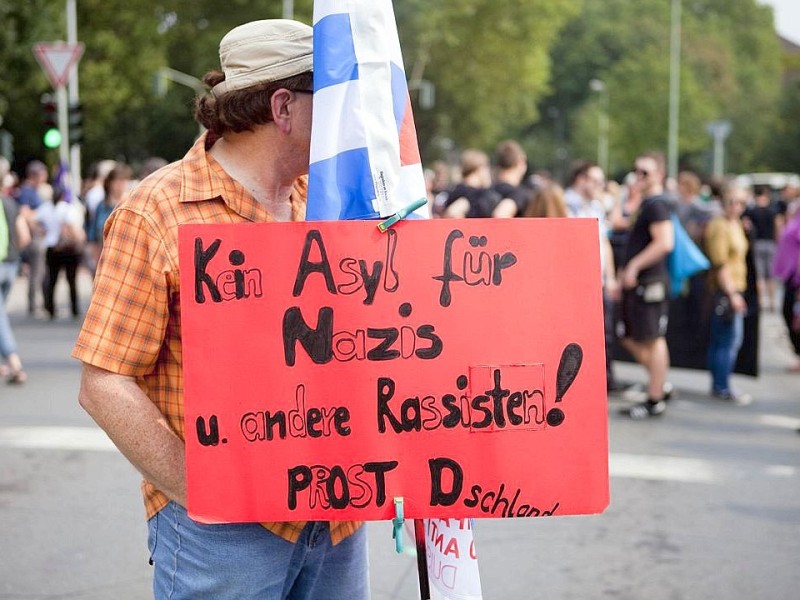 Zahlreiche Duisburger Bürger bezogen gegen die Demo der Rechtspopulisten Stellung.