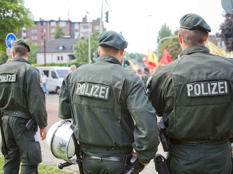 Zahlreiche Duisburger Bürger bezogen gegen die Demo der Rechtspopulisten Stellung.