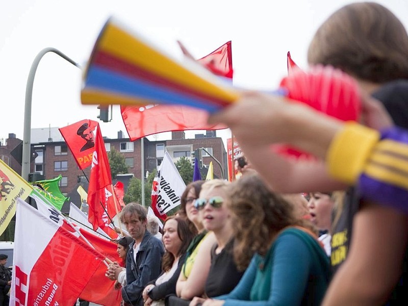 Zahlreiche Duisburger Bürger bezogen gegen die Demo der Rechtspopulisten Stellung.