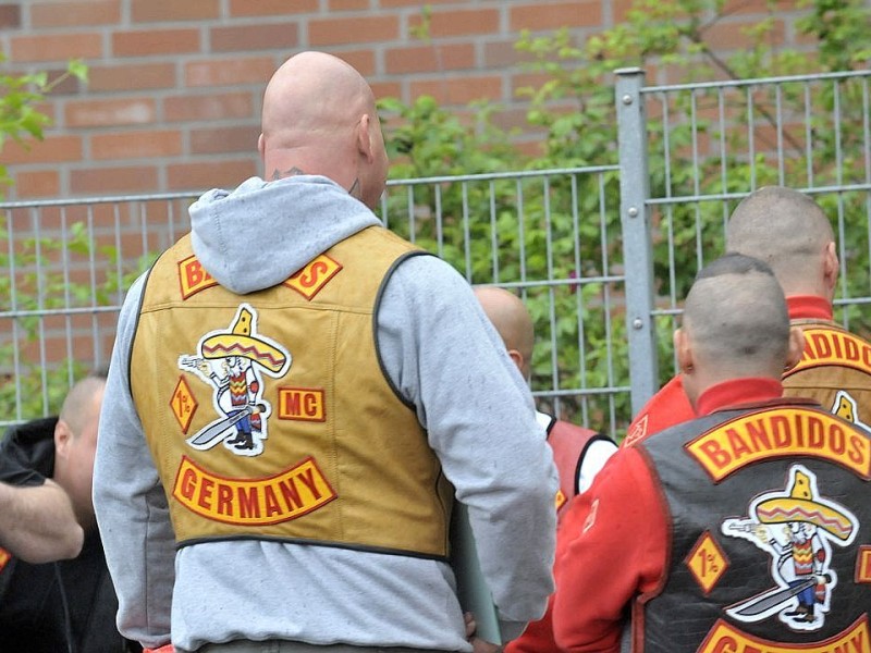 Polizei kontrolliert u.a. an der Von-Trotha-Straße in Oberhausen Sterkrade die anreisenden Rocker. Foto: Ulla Emig WAZ FotoPool